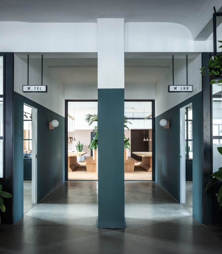 AirHelp Headquarters meeting hallway ©Fourrichon Architecture