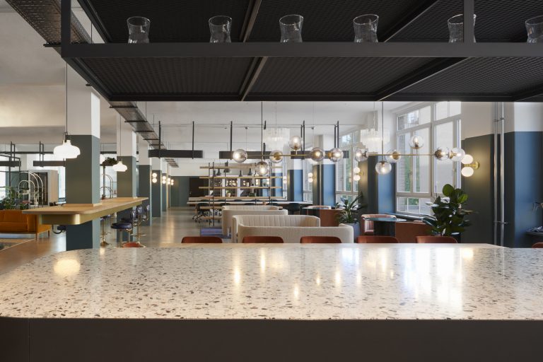 AirHelp Headquarters bar counter top ©Fourrichon Architecture