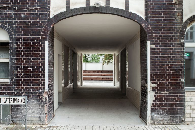 Box18 Gewerbehaus zugang hof 3 ©Fourrichon Architecture